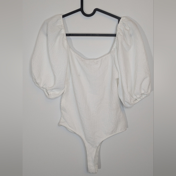 ASTR white crepe puff sleeve square neck bodysuit - size S - Picture 8 of 8